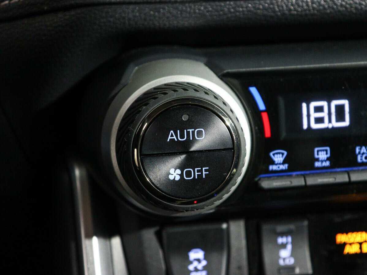 Купить Toyota RAV4 с пробегом. Фото: #17