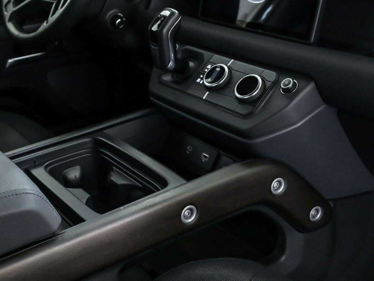 Купить Land Rover Defender с пробегом. Фото: #21