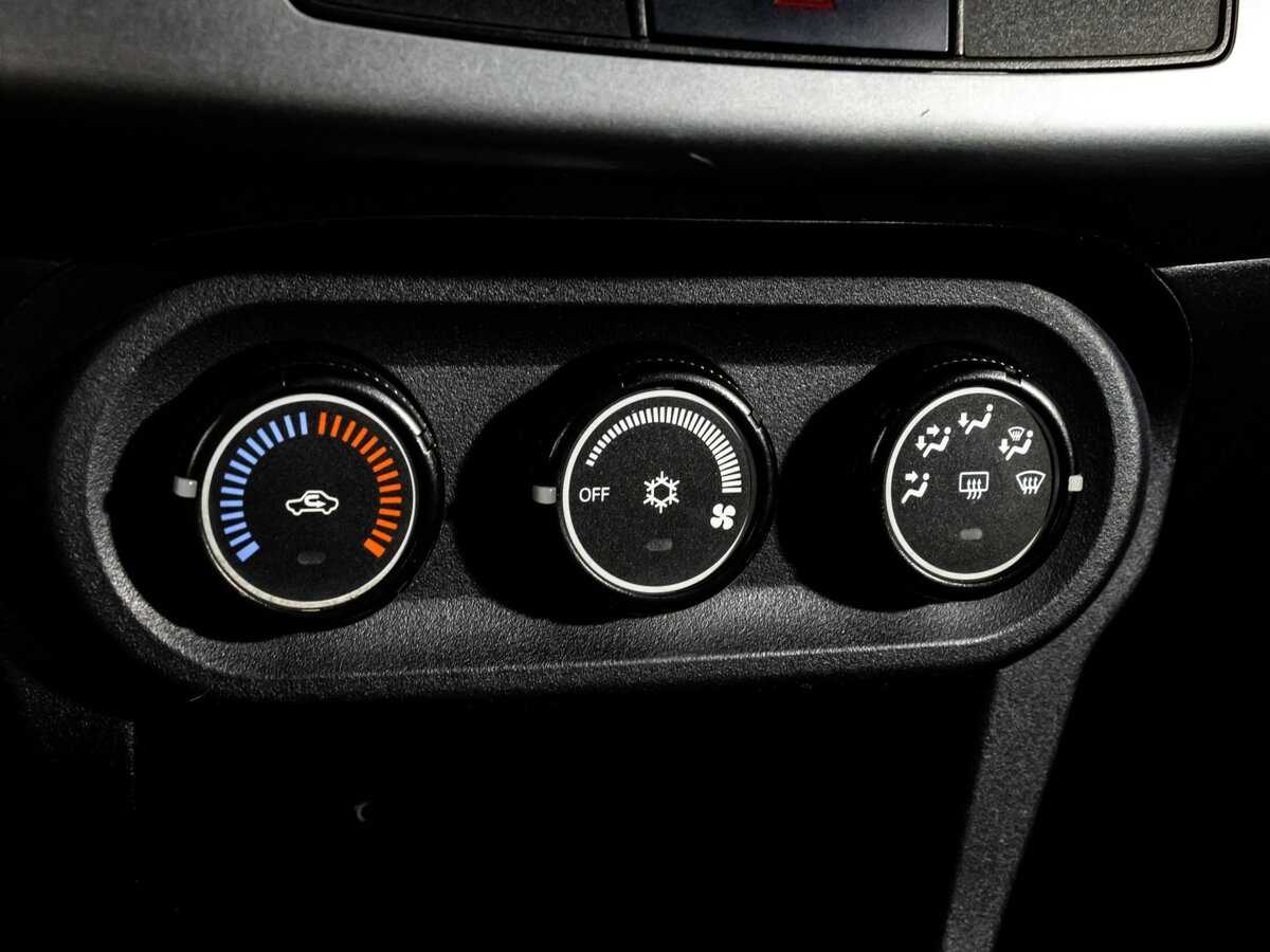 Купить Mitsubishi Lancer с пробегом. Фото: #9