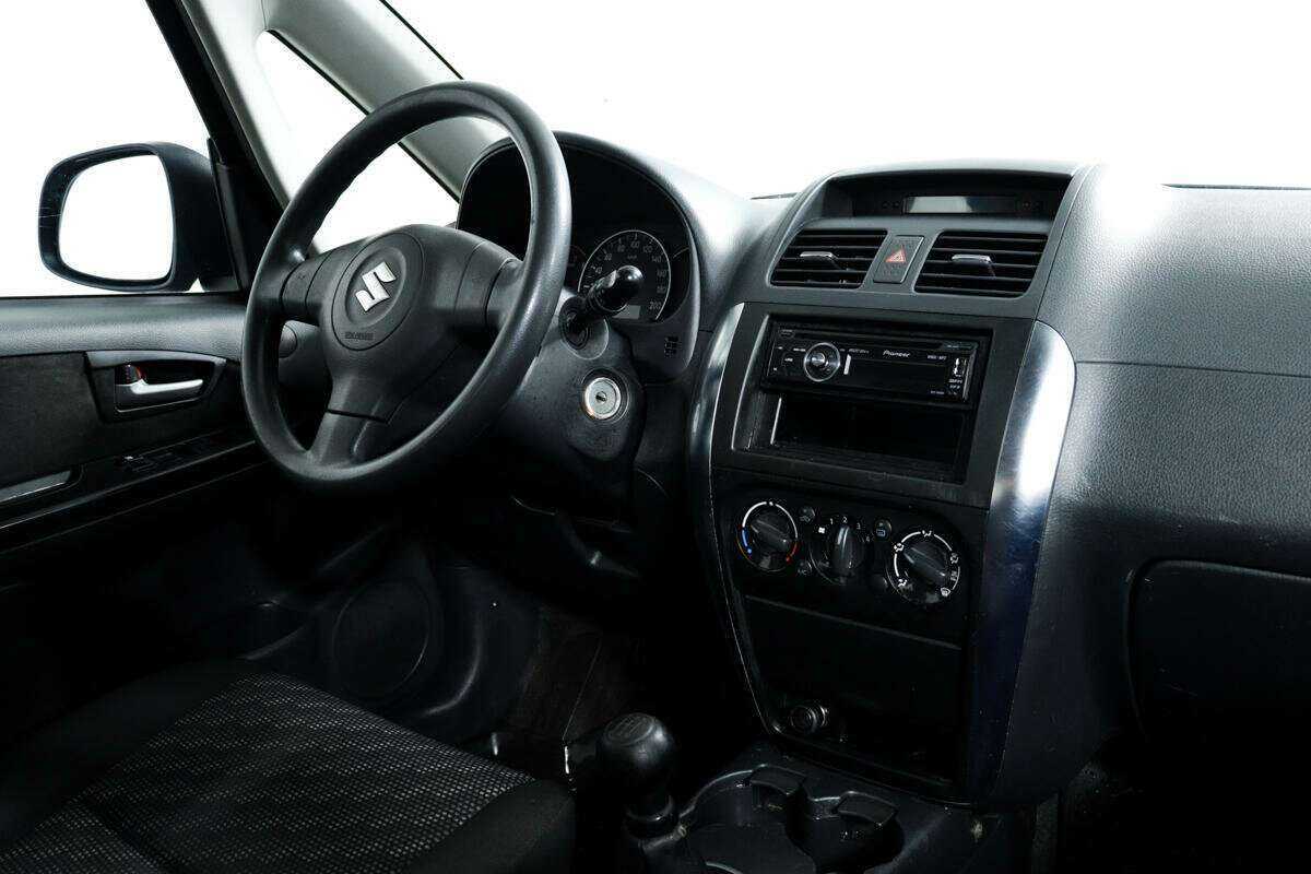 Купить Suzuki SX4 с пробегом. Фото: #8