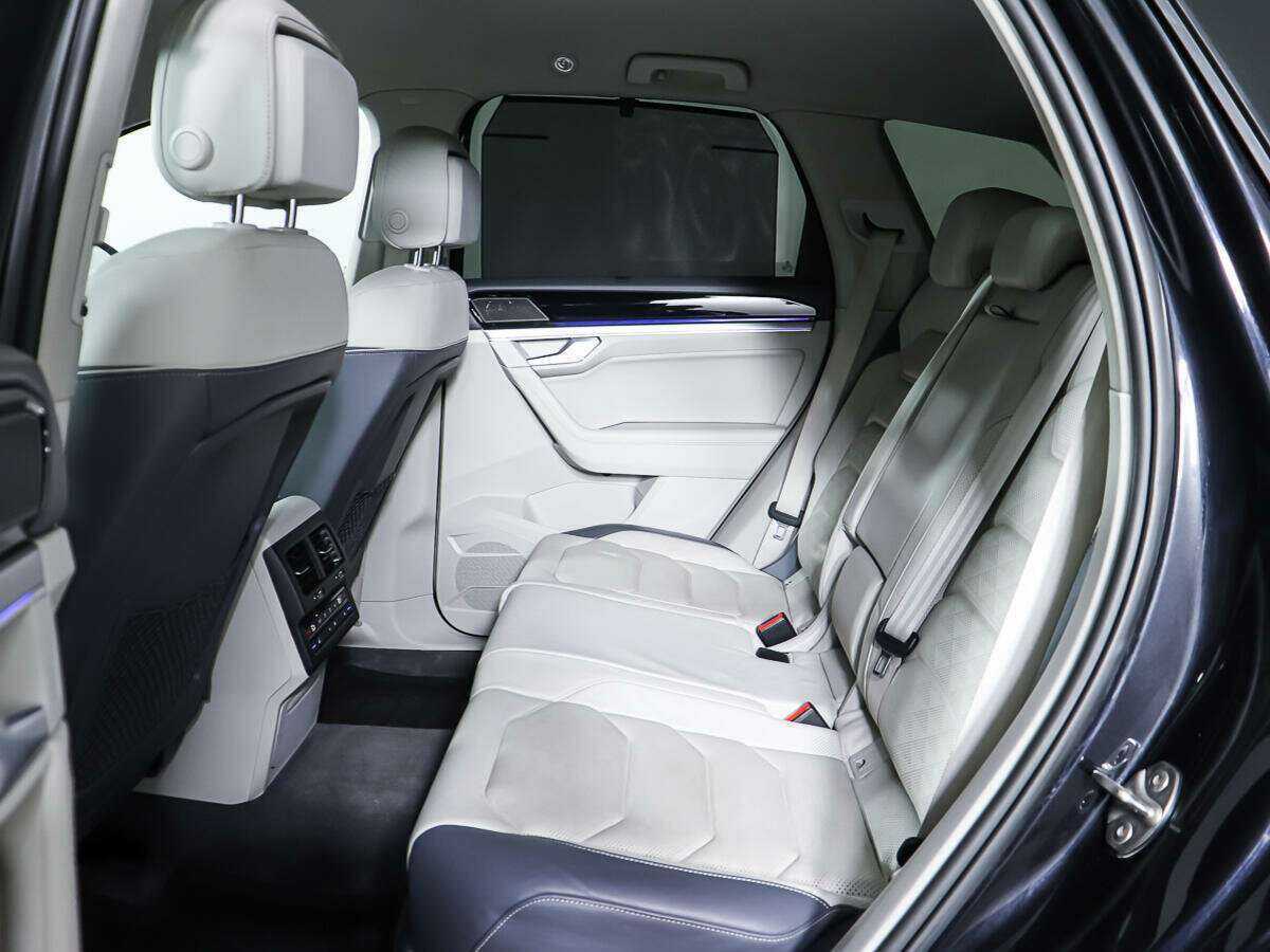 Купить Volkswagen Touareg с пробегом. Фото: #10