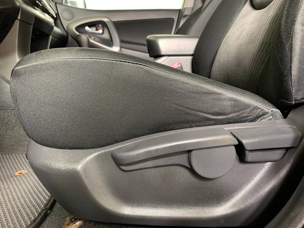 Купить Toyota RAV4 с пробегом. Фото: #15