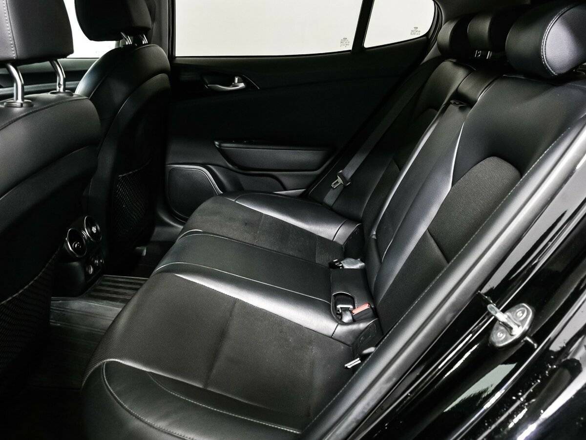 Купить Kia Stinger с пробегом. Фото: #11
