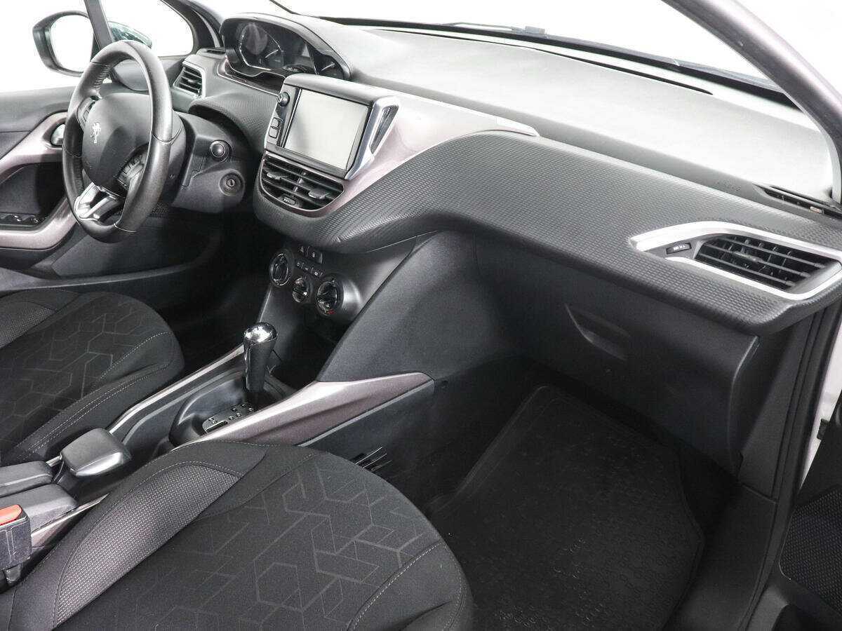 Купить Peugeot 2008 с пробегом. Фото: #9