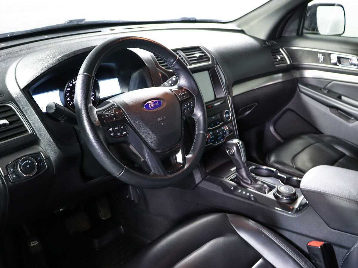 Купить Ford Explorer с пробегом. Фото: #13