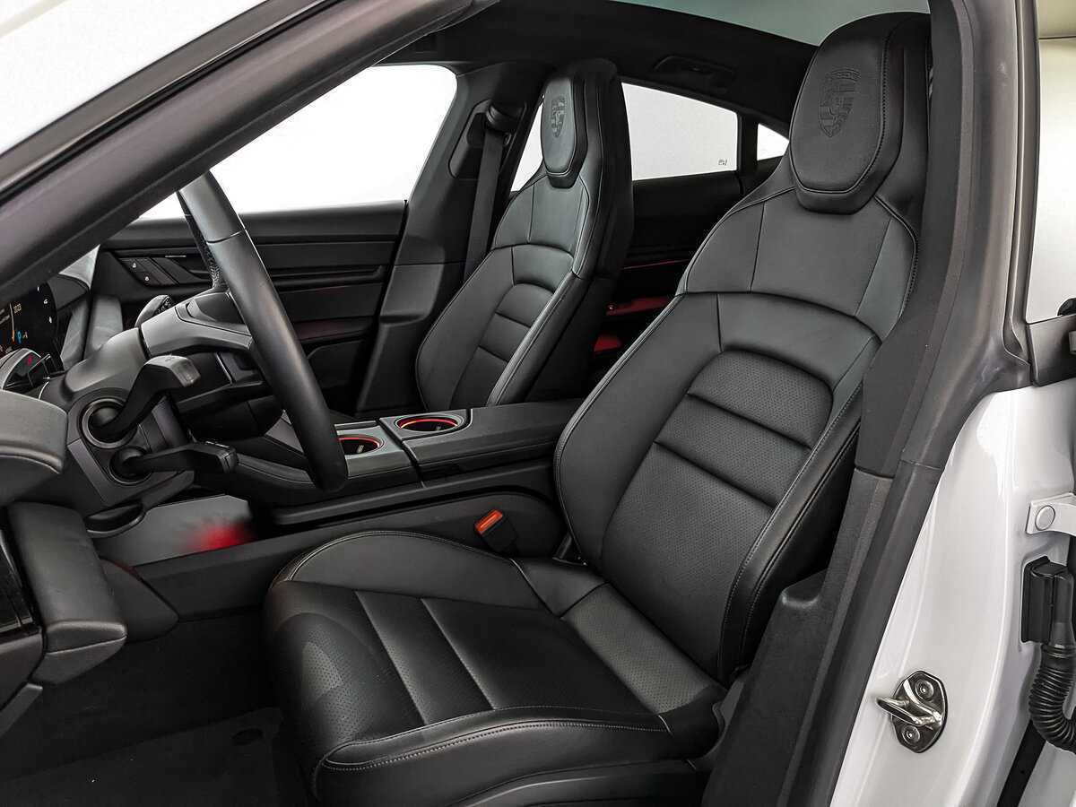 Купить Porsche Taycan с пробегом. Фото: #19