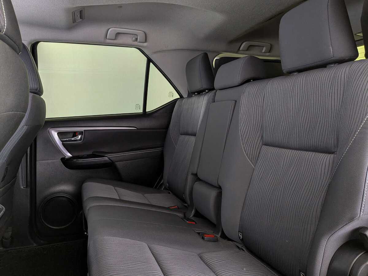 Купить Toyota Fortuner с пробегом. Фото: #13