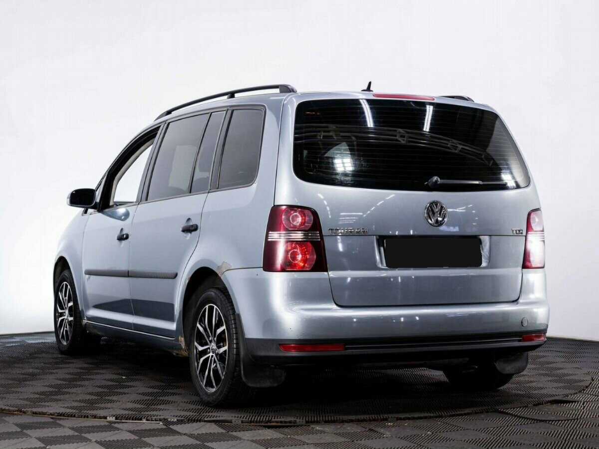 Купить Volkswagen Touran с пробегом. Фото: #3