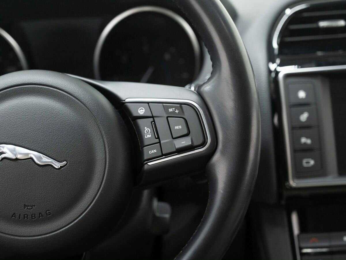 Купить Jaguar F-Pace с пробегом. Фото: #12