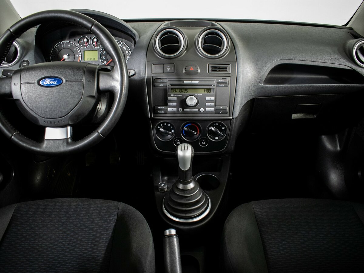Купить Ford Fiesta с пробегом. Фото: #9