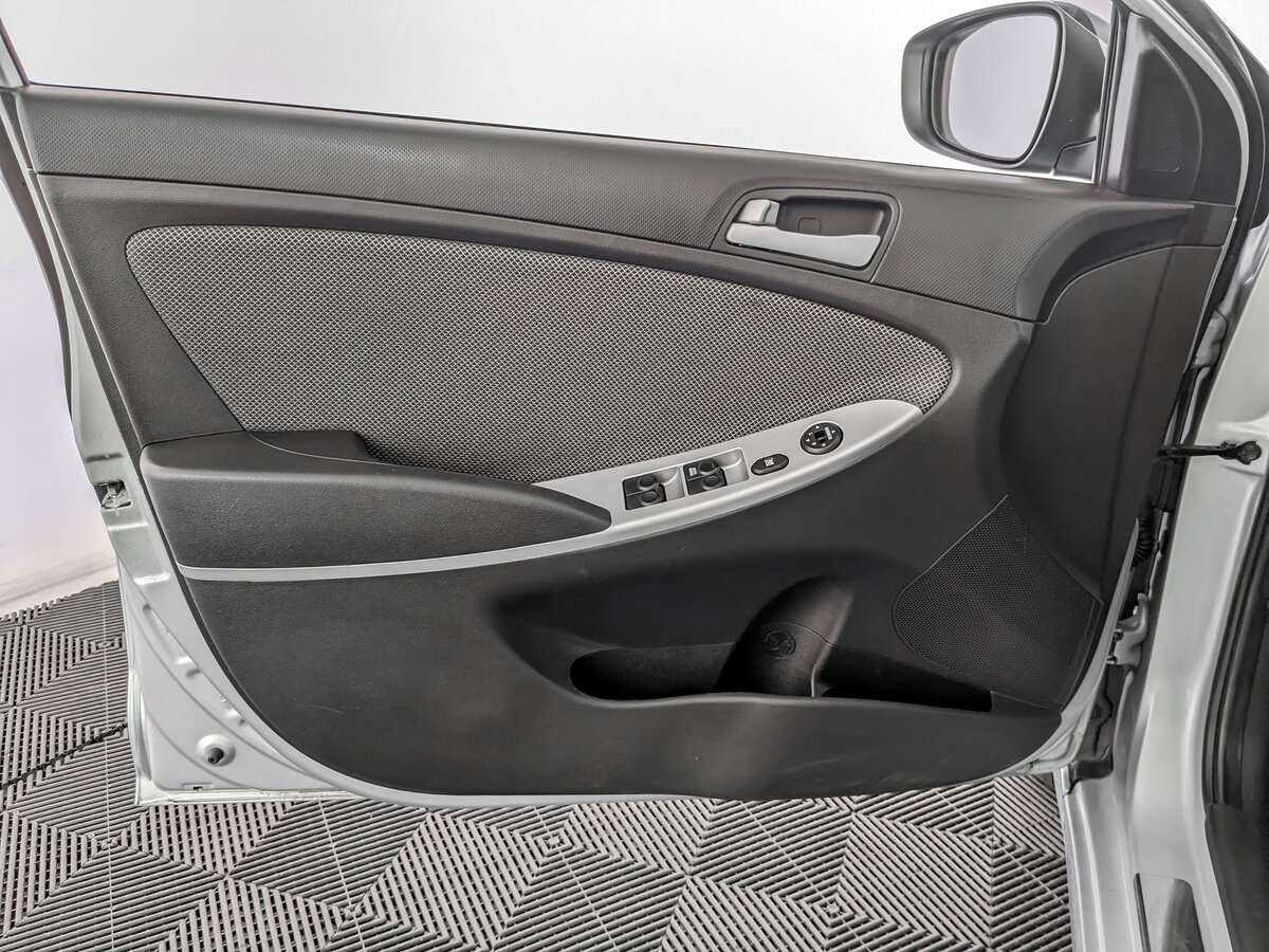 Купить Hyundai Solaris с пробегом. Фото: #11