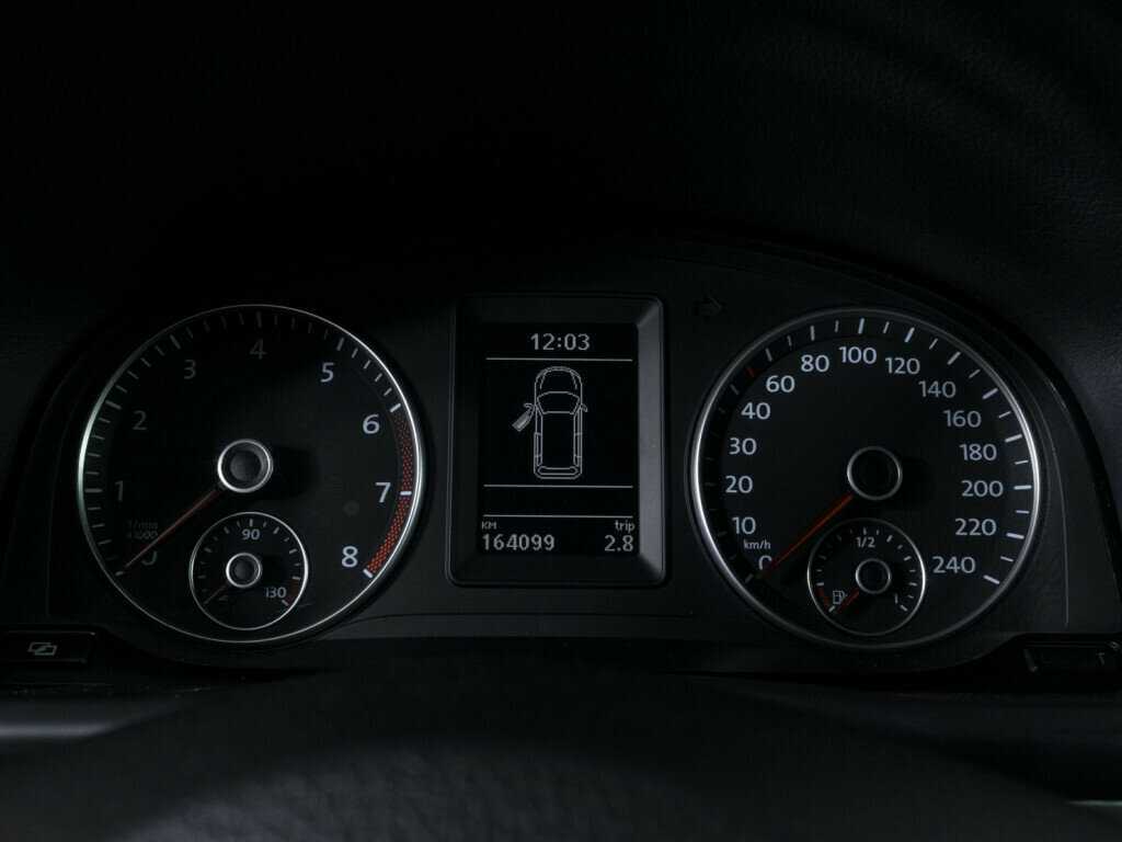 Купить Volkswagen Touran с пробегом. Фото: #10
