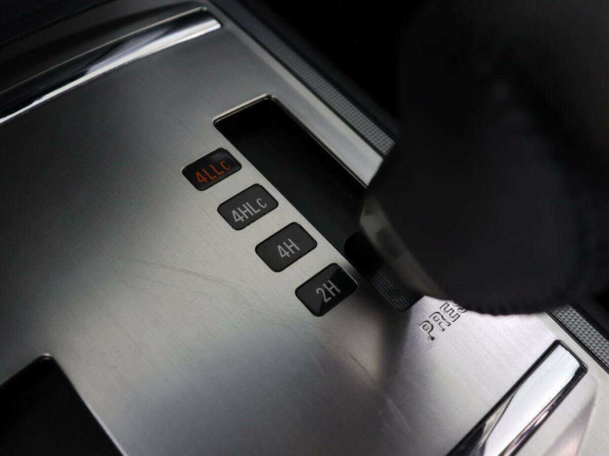 Купить Mitsubishi Pajero с пробегом. Фото: #17