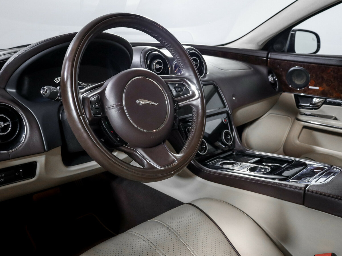 Купить Jaguar XJ с пробегом. Фото: #10