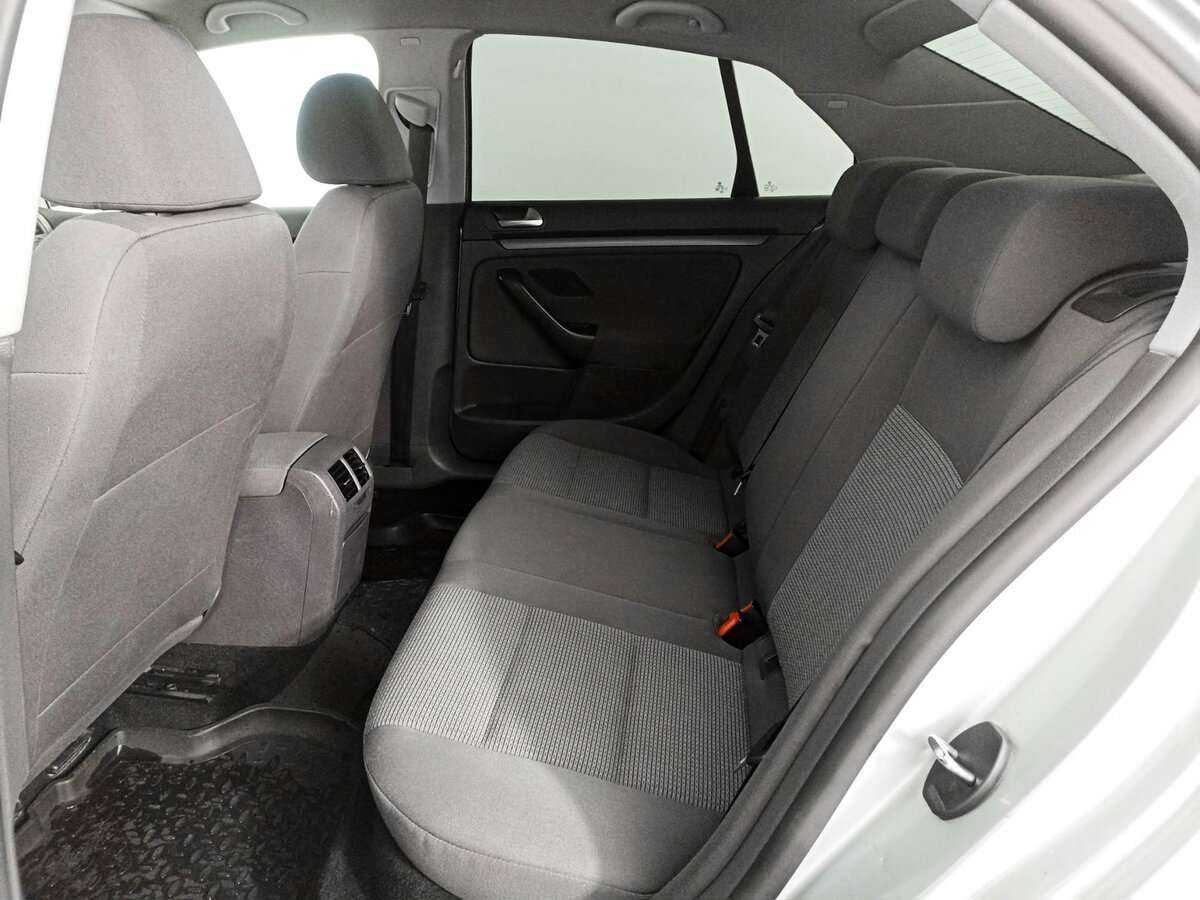 Купить Volkswagen Jetta с пробегом. Фото: #11