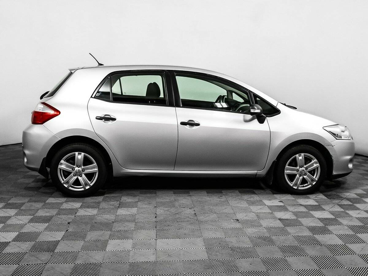 Купить Toyota Auris с пробегом. Фото: #3