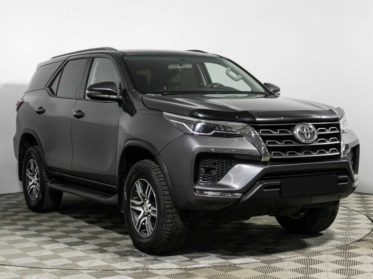 Купить Toyota Fortuner с пробегом. Фото: #2