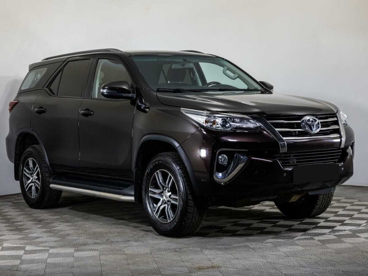 Купить Toyota Fortuner с пробегом. Фото: #2