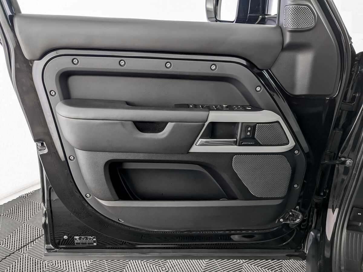 Купить Land Rover Defender с пробегом. Фото: #14