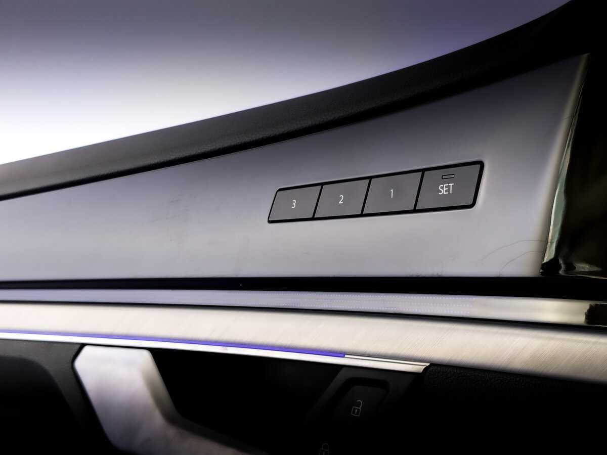 Купить Volkswagen Touareg с пробегом. Фото: #17