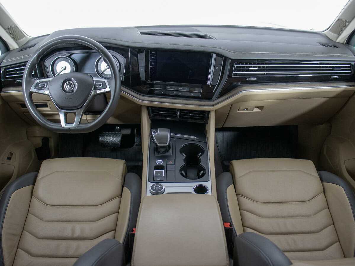 Купить Volkswagen Touareg с пробегом. Фото: #18