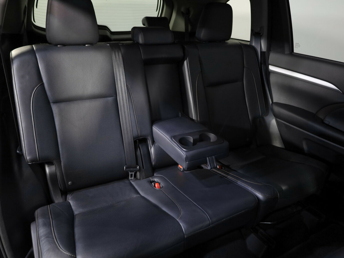 Купить Toyota Highlander с пробегом. Фото: #25