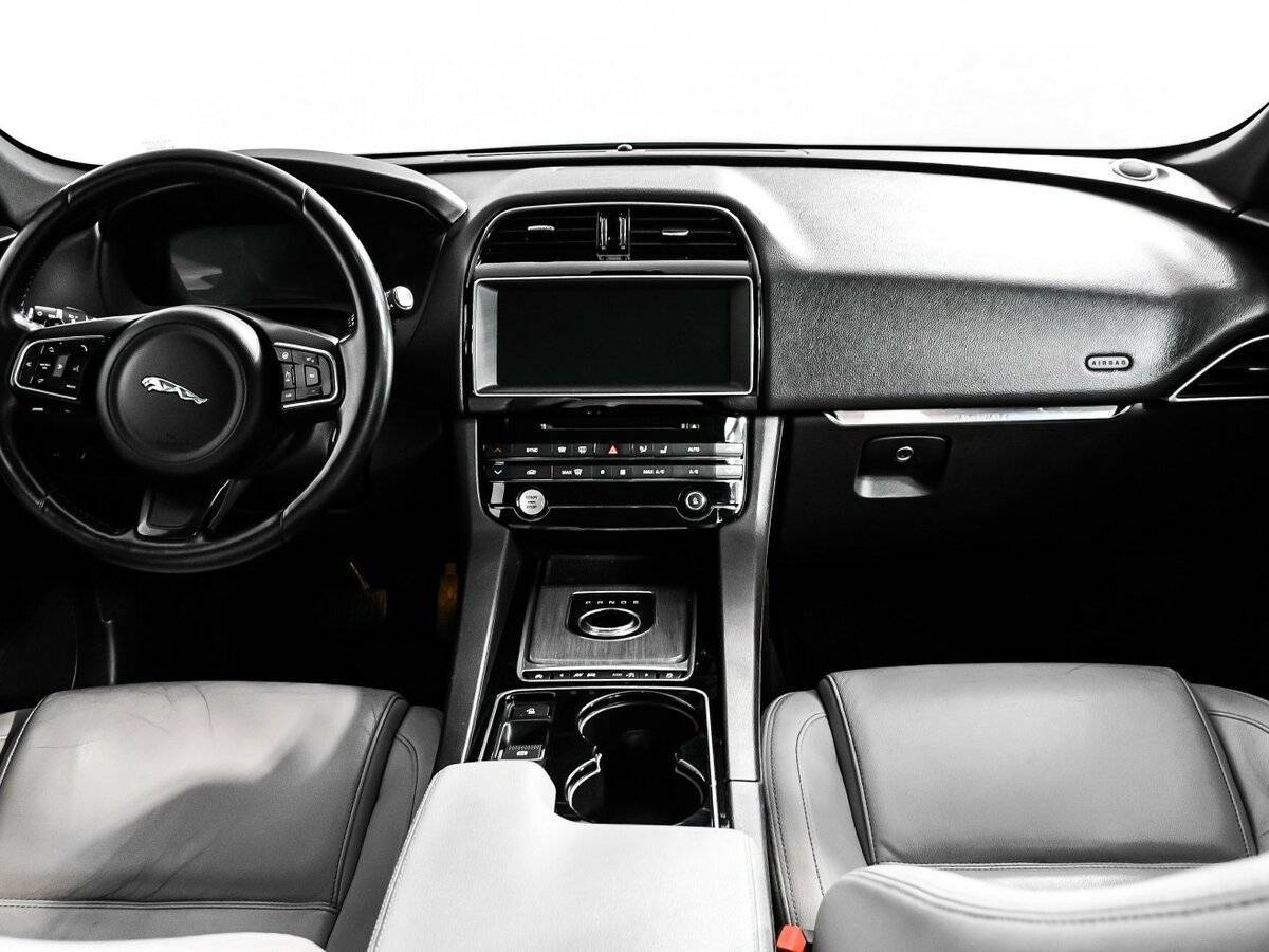 Купить Jaguar F-Pace с пробегом. Фото: #10