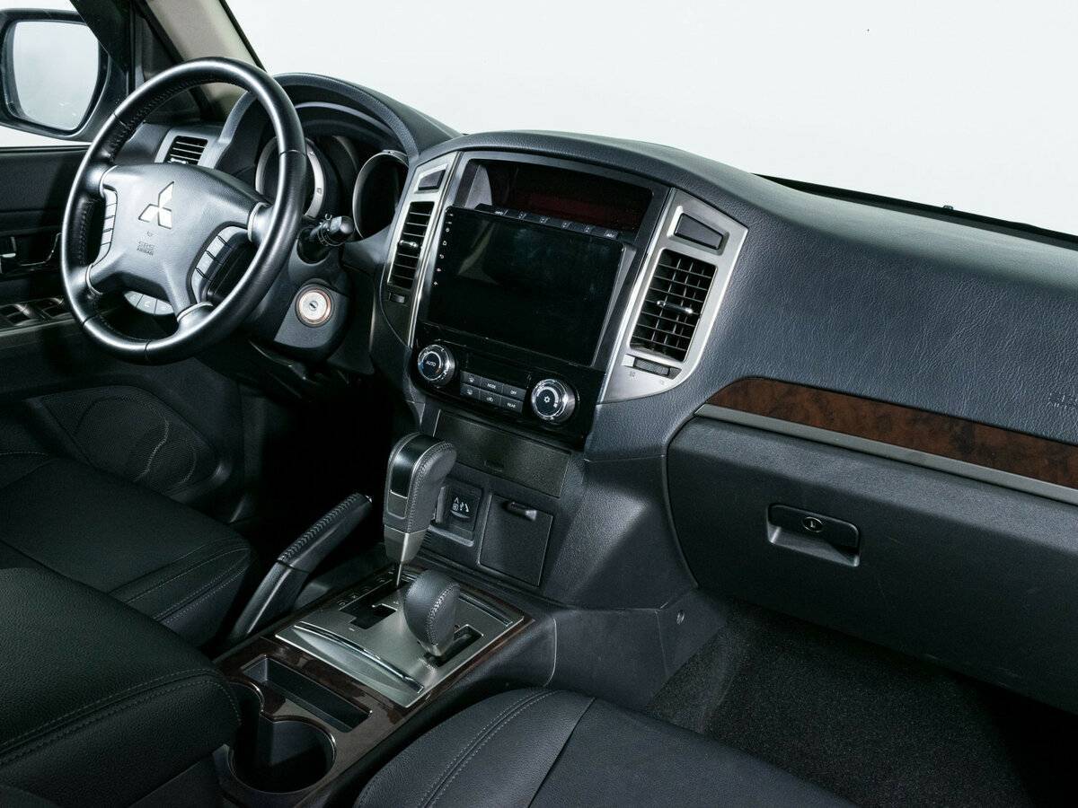 Купить Mitsubishi Pajero с пробегом. Фото: #9