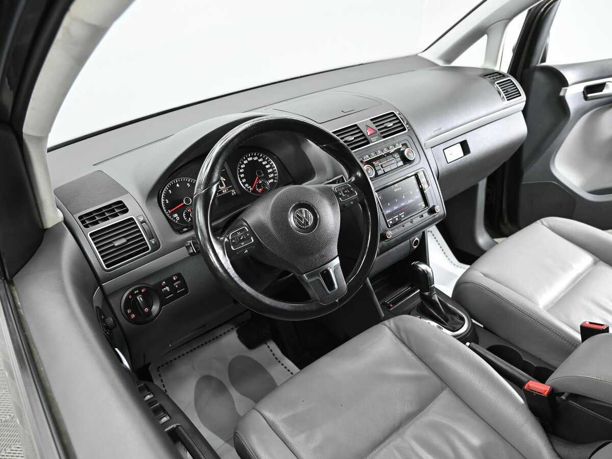 Купить Volkswagen Touran с пробегом. Фото: #10