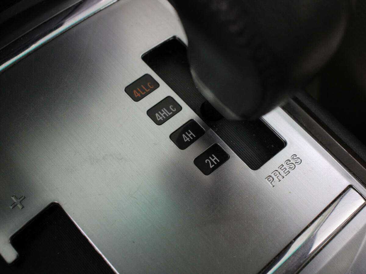 Купить Mitsubishi Pajero с пробегом. Фото: #21