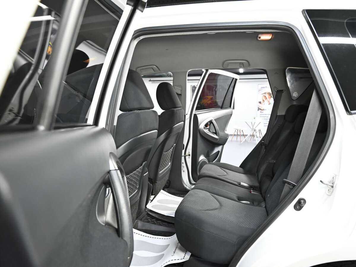 Купить Toyota RAV4 с пробегом. Фото: #5
