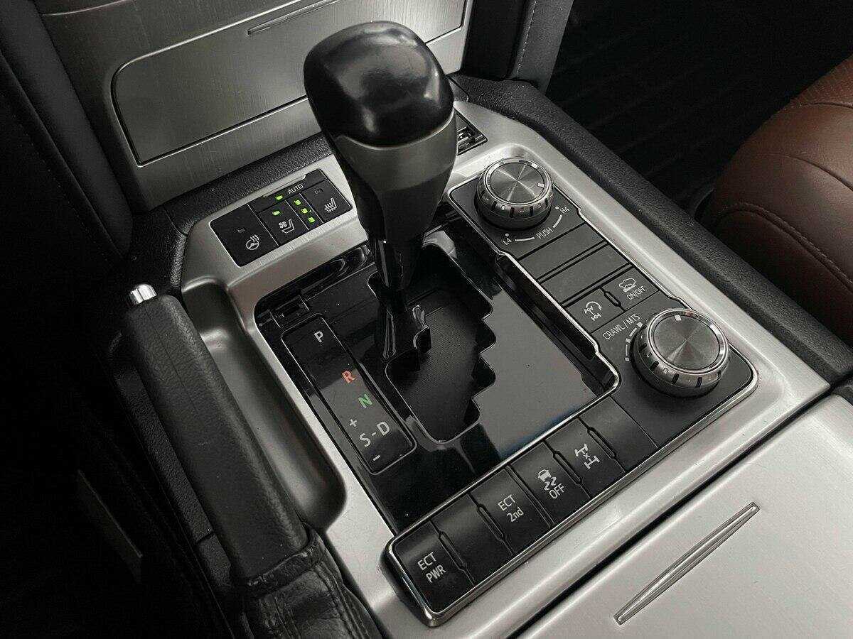 Купить Toyota Land Cruiser с пробегом. Фото: #14
