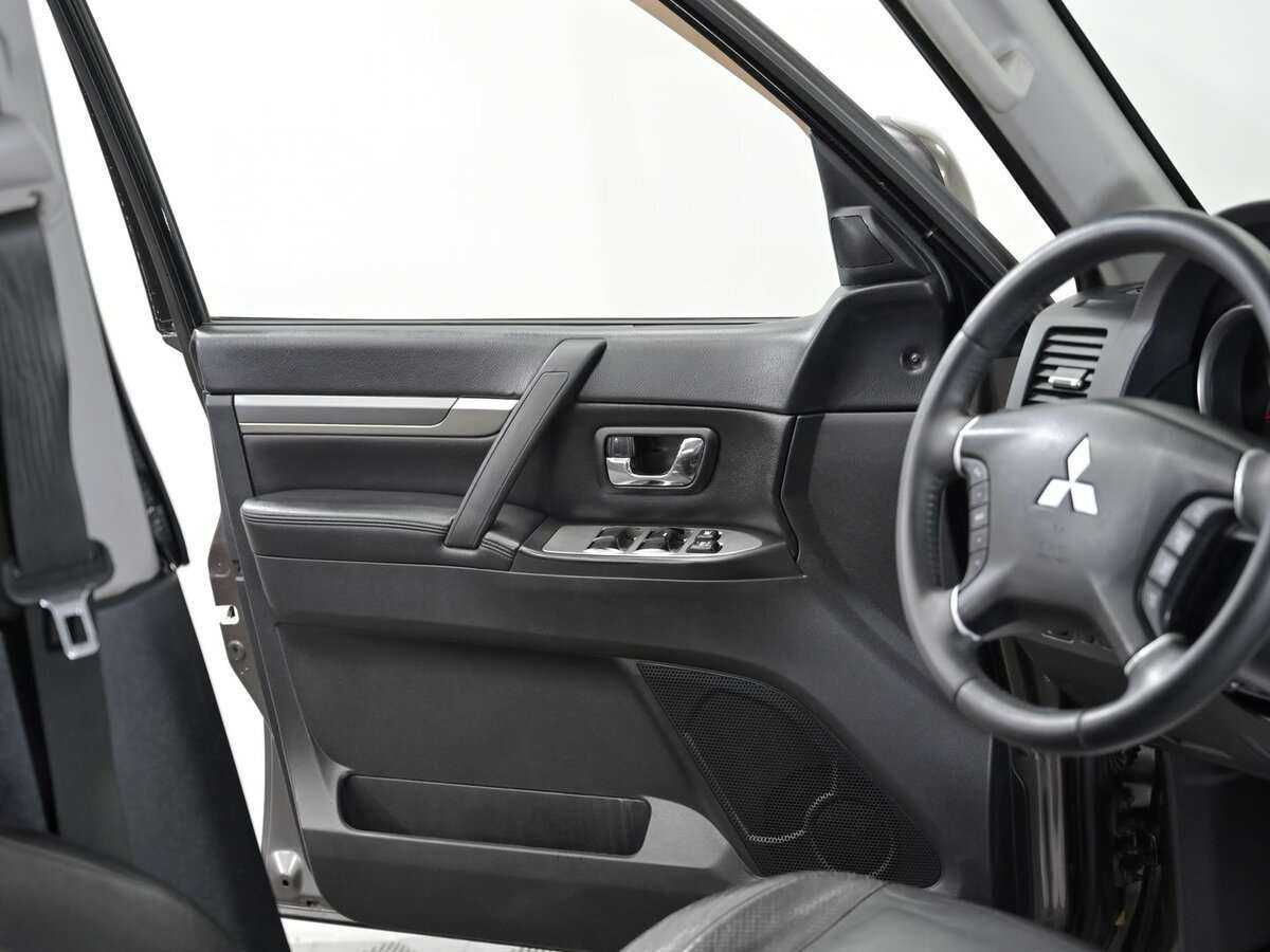 Купить Mitsubishi Pajero с пробегом. Фото: #7