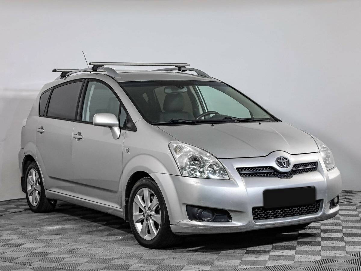 Купить Toyota Corolla Verso с пробегом. Фото: #2