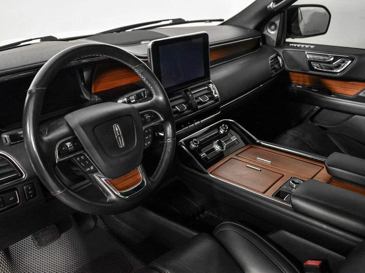 Купить Lincoln Navigator с пробегом. Фото: #8