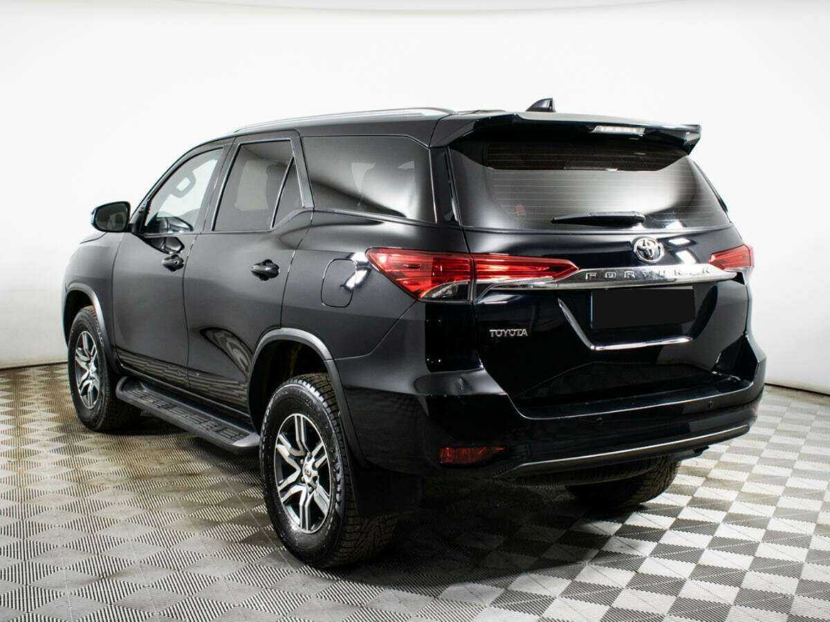 Купить Toyota Fortuner с пробегом. Фото: #5