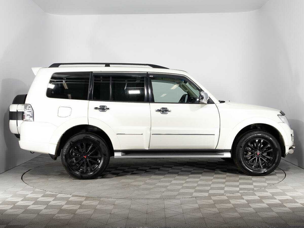 Купить Mitsubishi Pajero с пробегом. Фото: #3