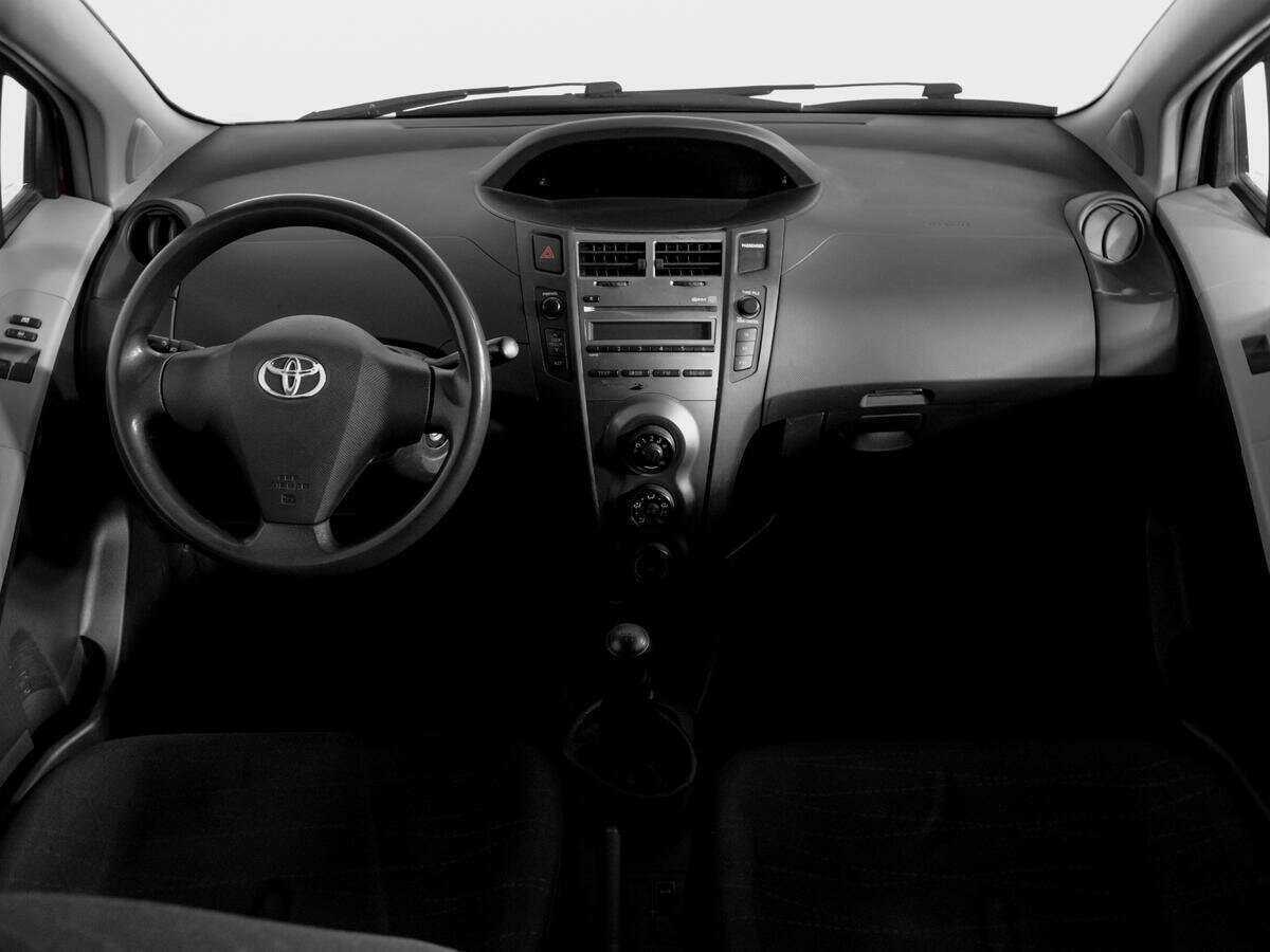Купить Toyota Yaris с пробегом. Фото: #11