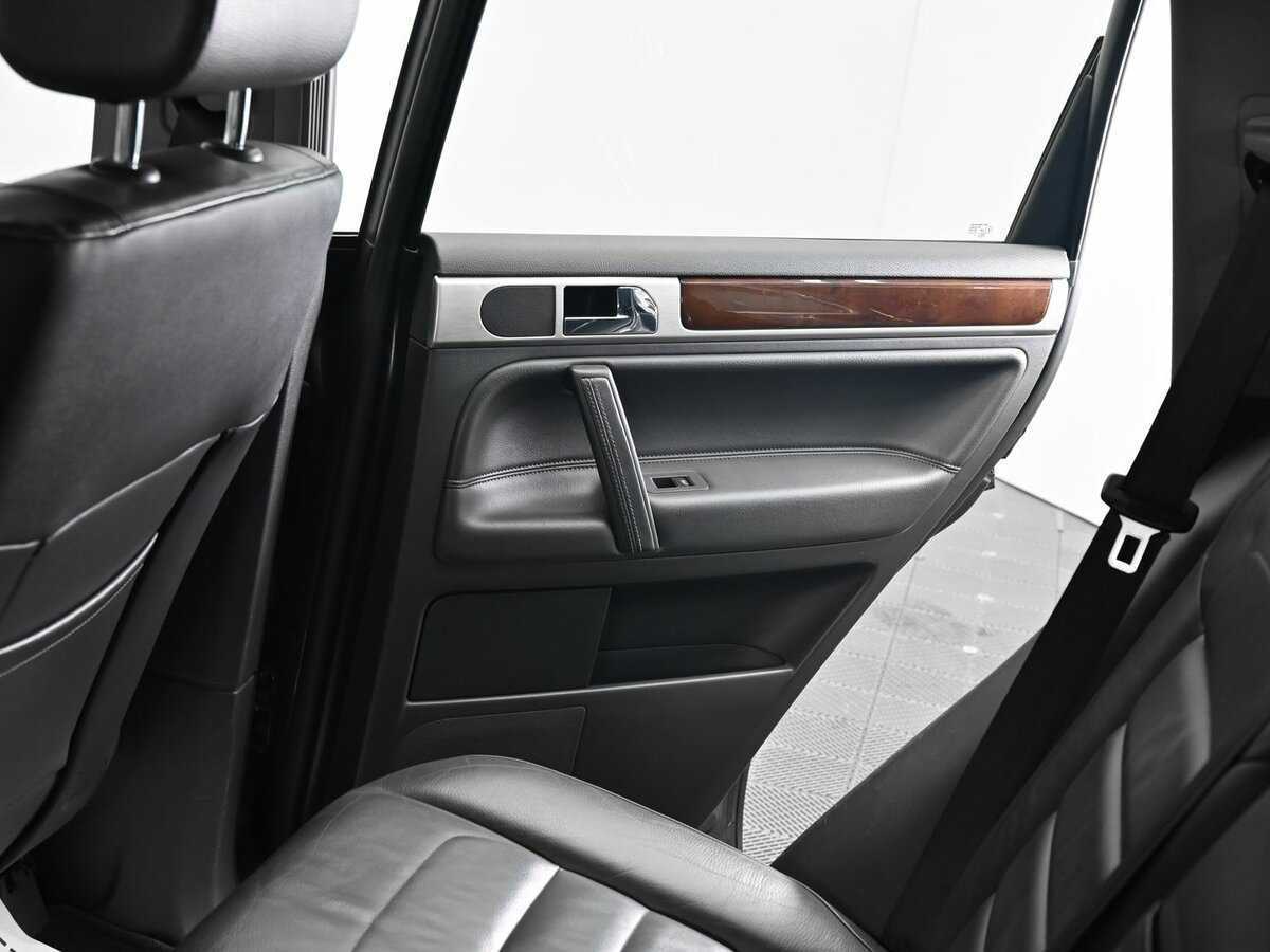 Купить Volkswagen Touareg с пробегом. Фото: #13