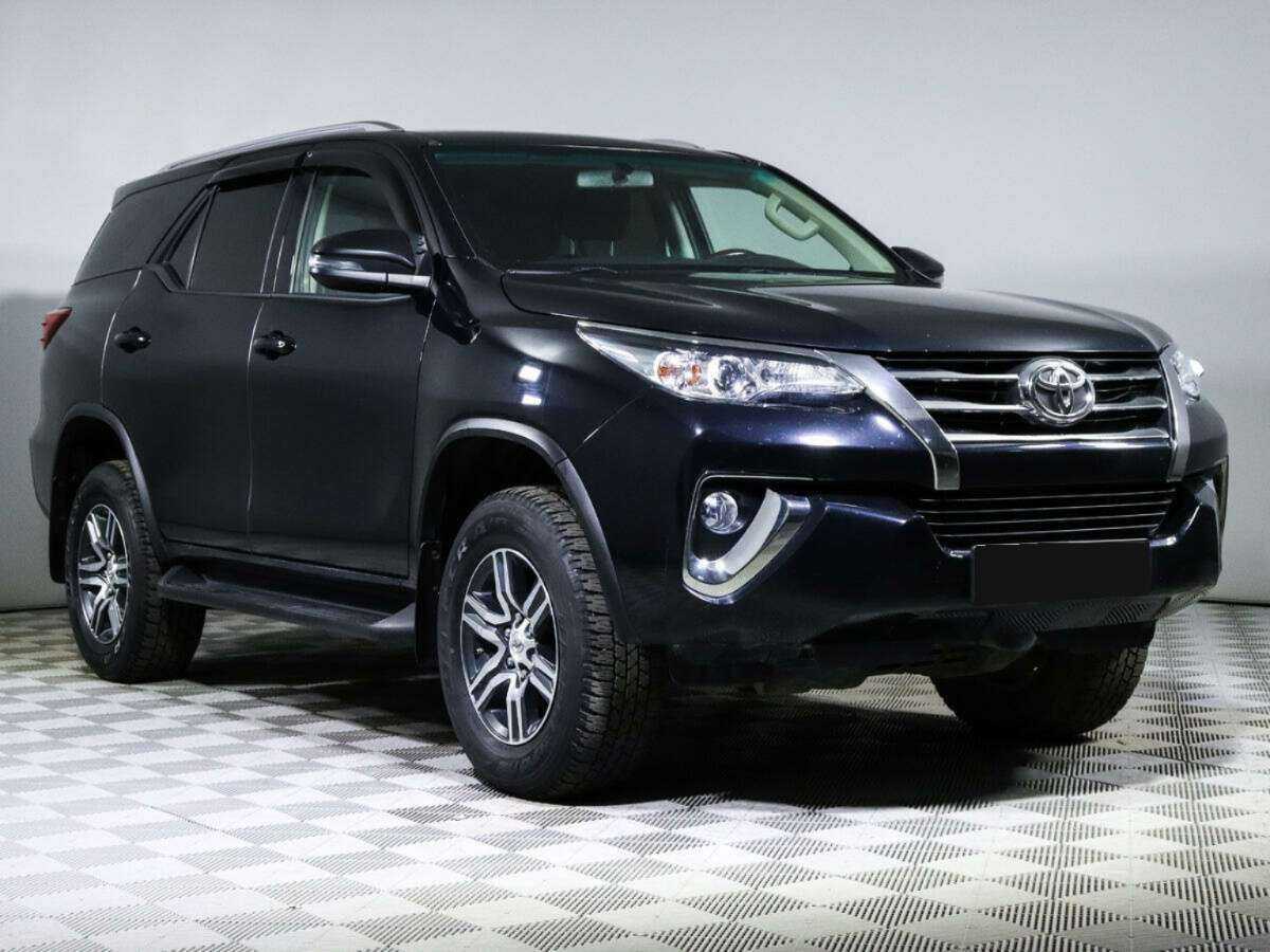 Купить Toyota Fortuner с пробегом. Фото: #2