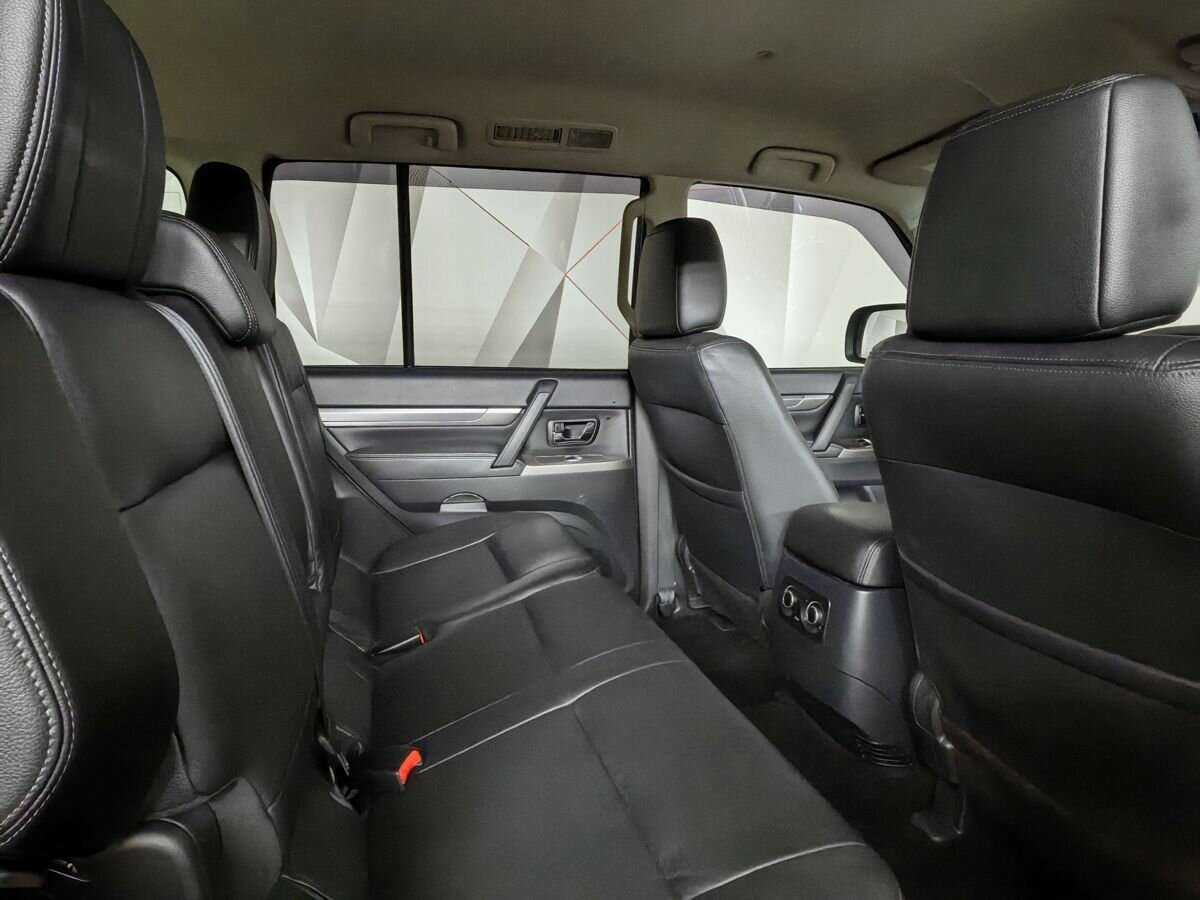 Купить Mitsubishi Pajero с пробегом. Фото: #11