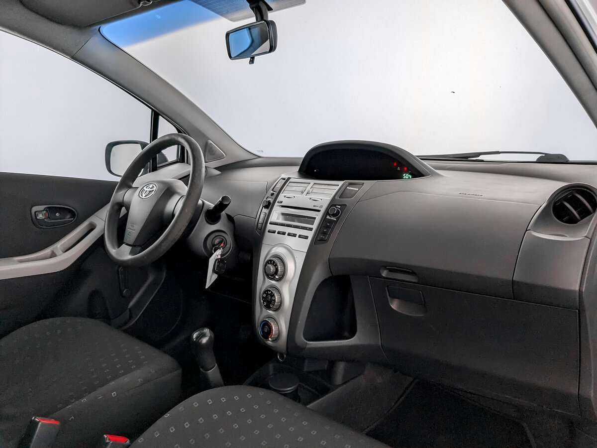 Купить Toyota Yaris с пробегом. Фото: #8