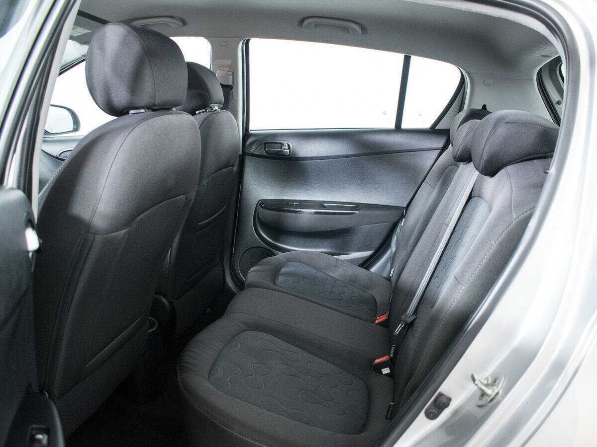 Купить Hyundai i20 с пробегом. Фото: #9