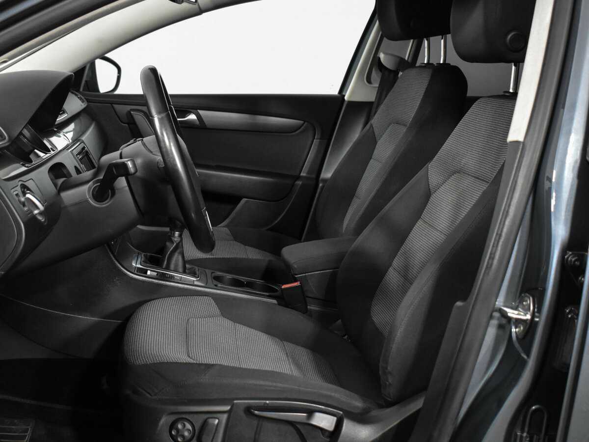 Купить Volkswagen Passat с пробегом. Фото: #10