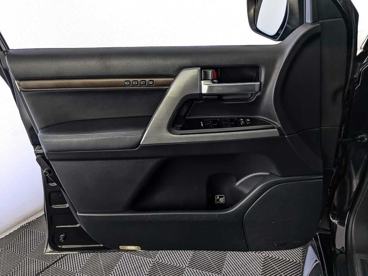 Купить Toyota Land Cruiser с пробегом. Фото: #17