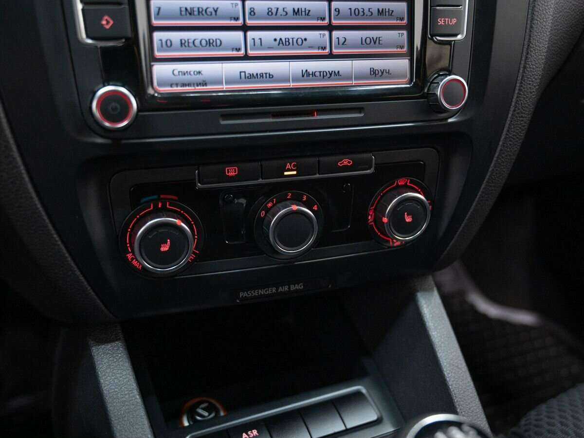 Купить Volkswagen Jetta с пробегом. Фото: #17