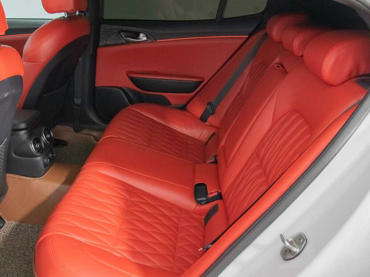 Купить Kia Stinger с пробегом. Фото: #10