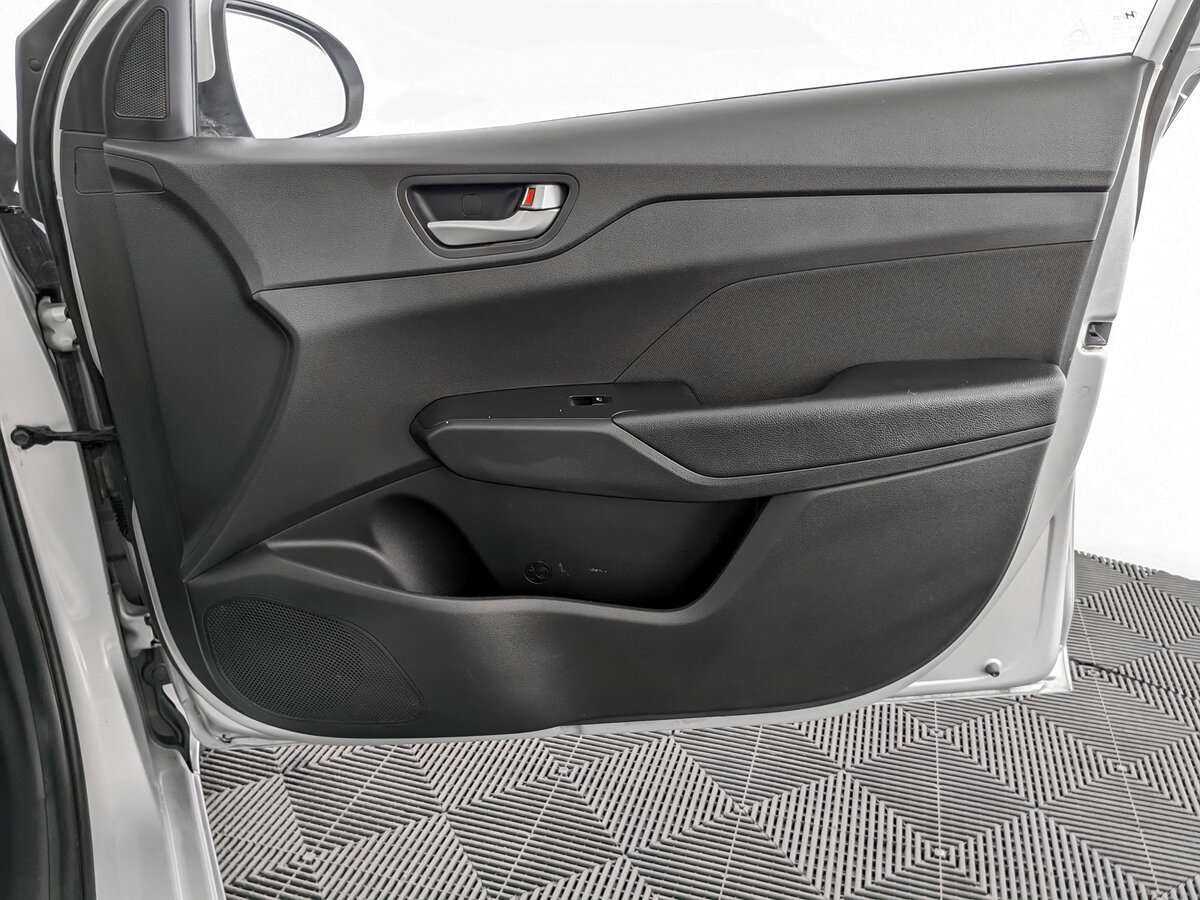Купить Hyundai Solaris с пробегом. Фото: #23