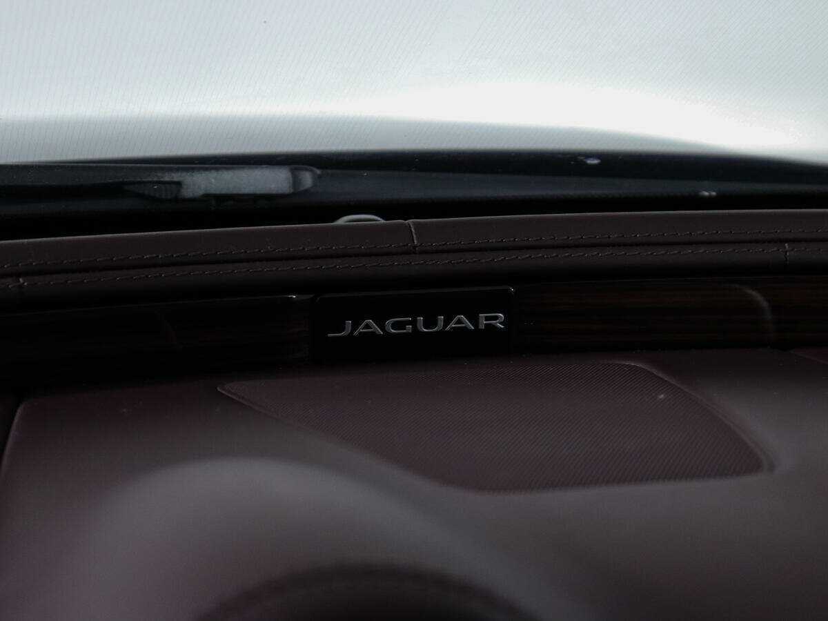 Купить Jaguar XJ с пробегом. Фото: #36