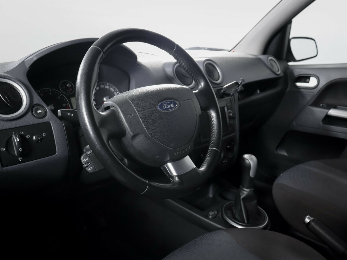 Купить Ford Fusion с пробегом. Фото: #12
